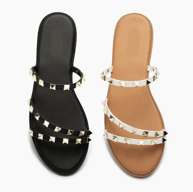 Desmond - Black studded sandal