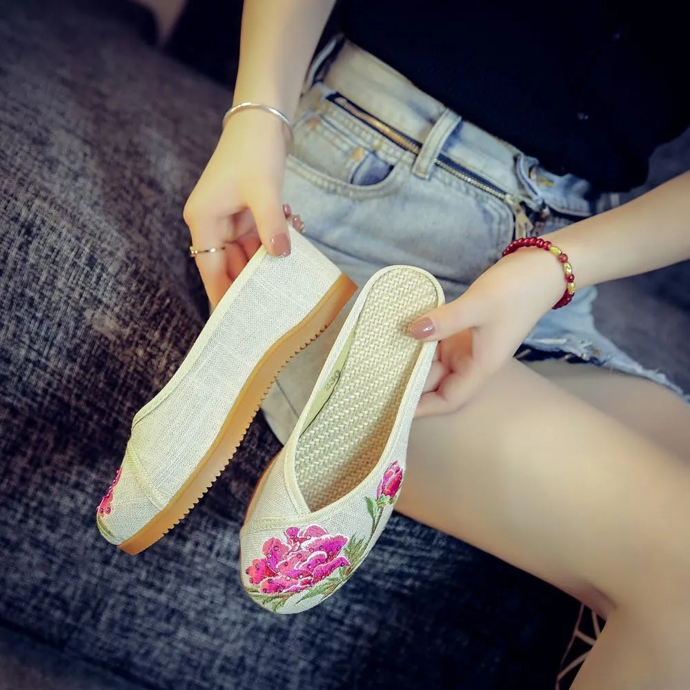 Ladies Embroidered Shoes Comfortable Flat Round Toe Shoes Loafers Chinese Canvas Shoes Slippers Cute