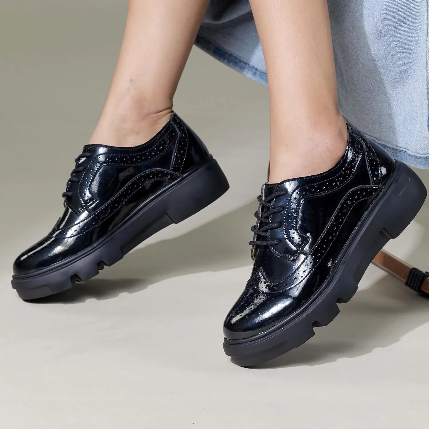 Leisure Walking, Minimalist Style, Lace Up Women's Platform Oxford Shoes， Women Comfortable and Non Slip, Restaurant Medical Supplies