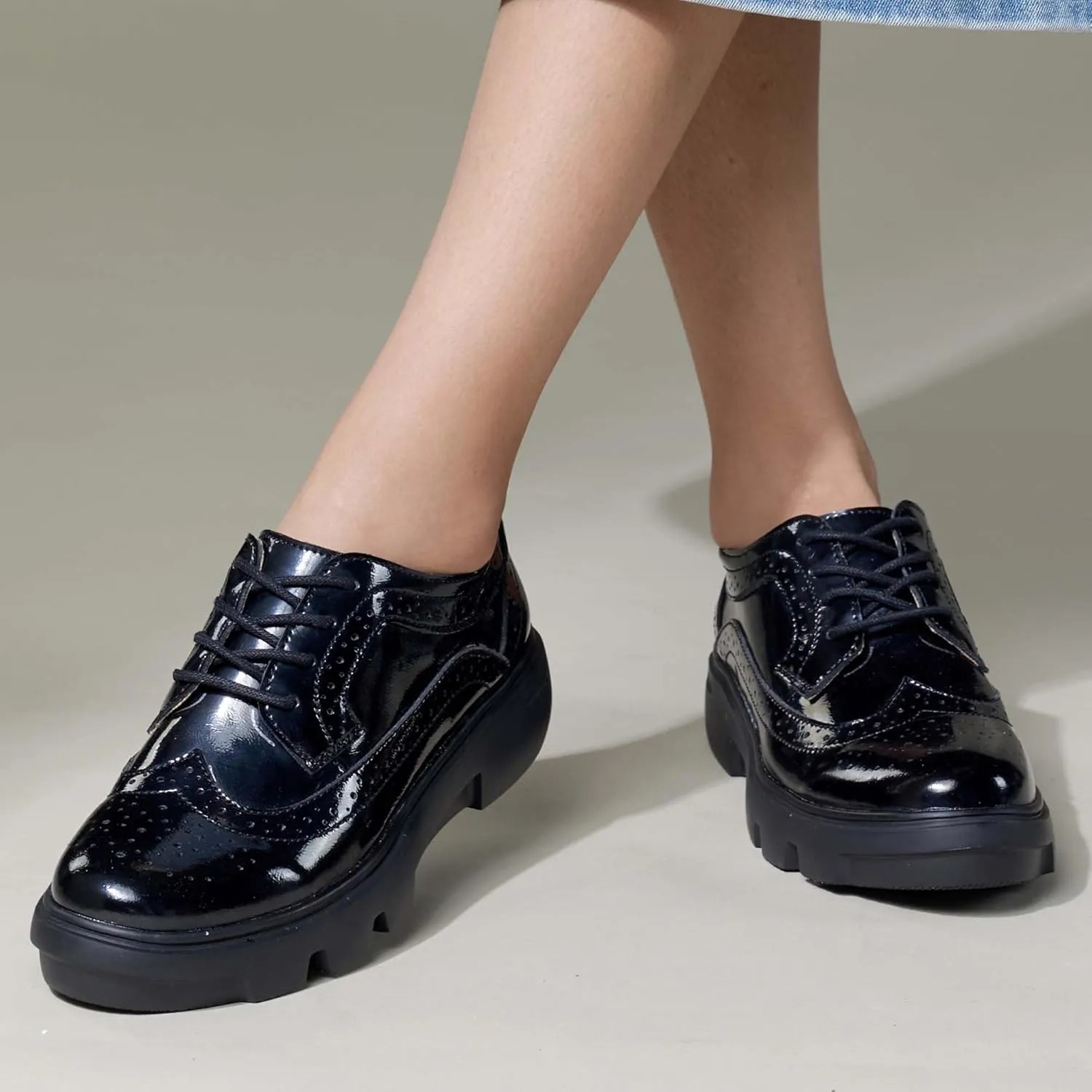 Leisure Walking, Minimalist Style, Lace Up Women's Platform Oxford Shoes， Women Comfortable and Non Slip, Restaurant Medical Supplies