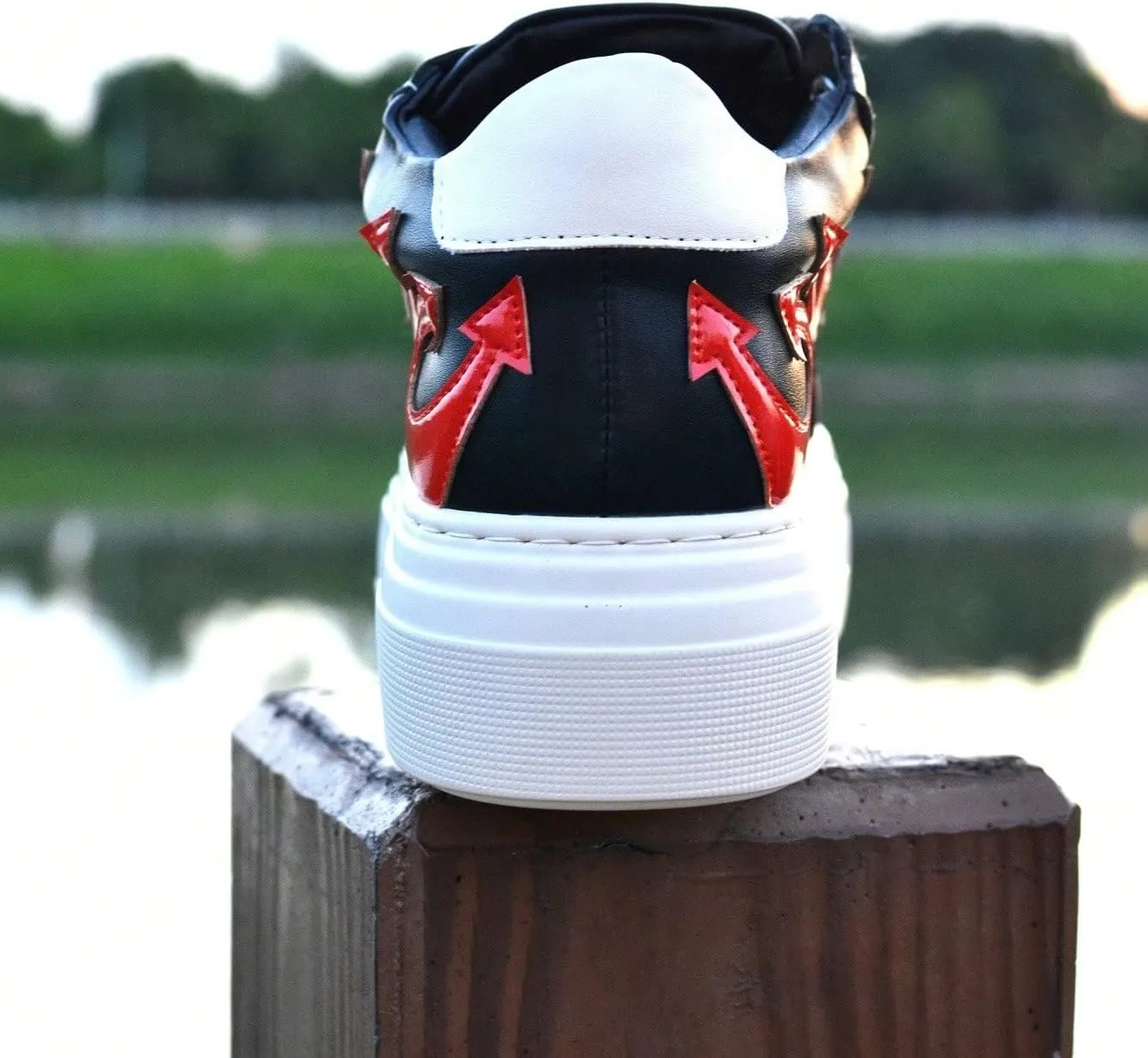 PU Leather Y2K Bold Flame Embroidery Flat Platform Sneakers for Women Lace Up Fashion Sports Shoes for Daily Streetwear with Motorcycle Rock Style