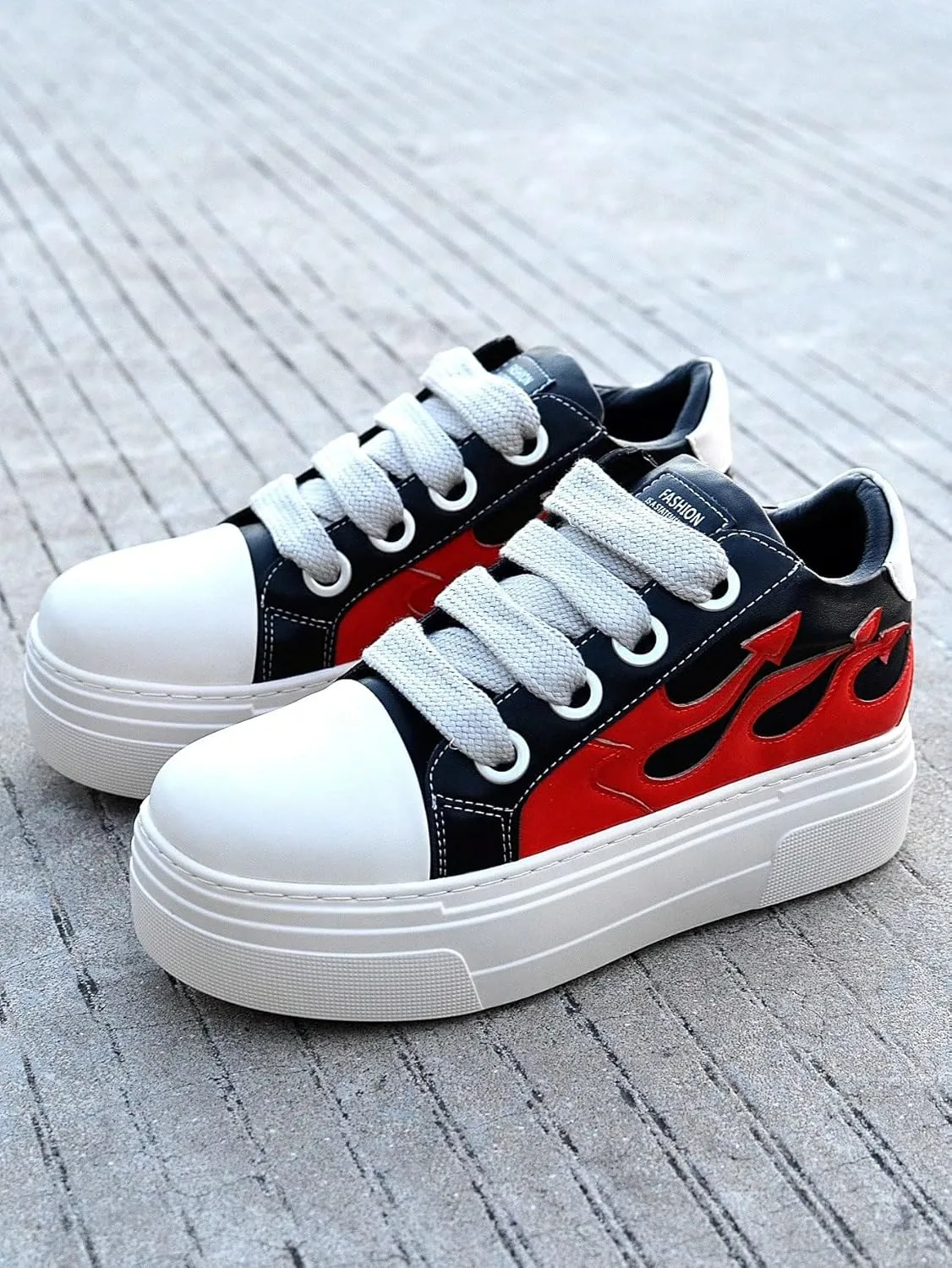 PU Leather Y2K Bold Flame Embroidery Flat Platform Sneakers for Women Lace Up Fashion Sports Shoes for Daily Streetwear with Motorcycle Rock Style