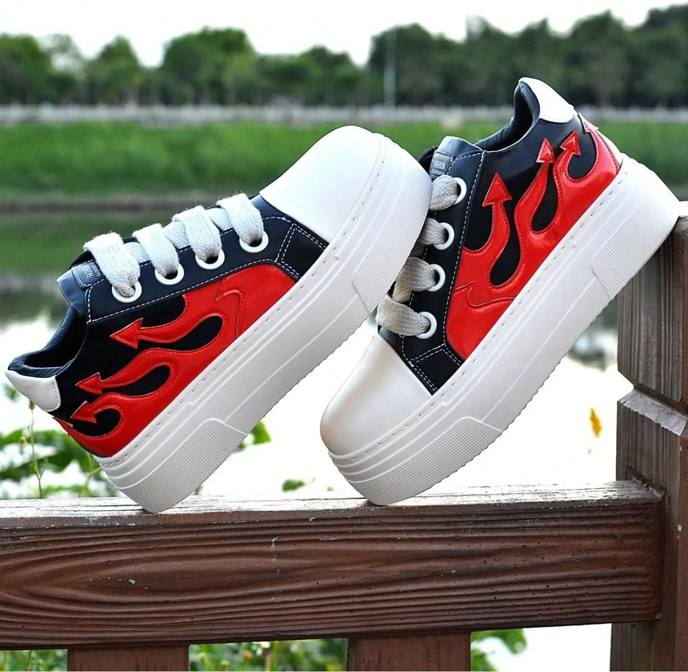 PU Leather Y2K Bold Flame Embroidery Flat Platform Sneakers for Women Lace Up Fashion Sports Shoes for Daily Streetwear with Motorcycle Rock Style