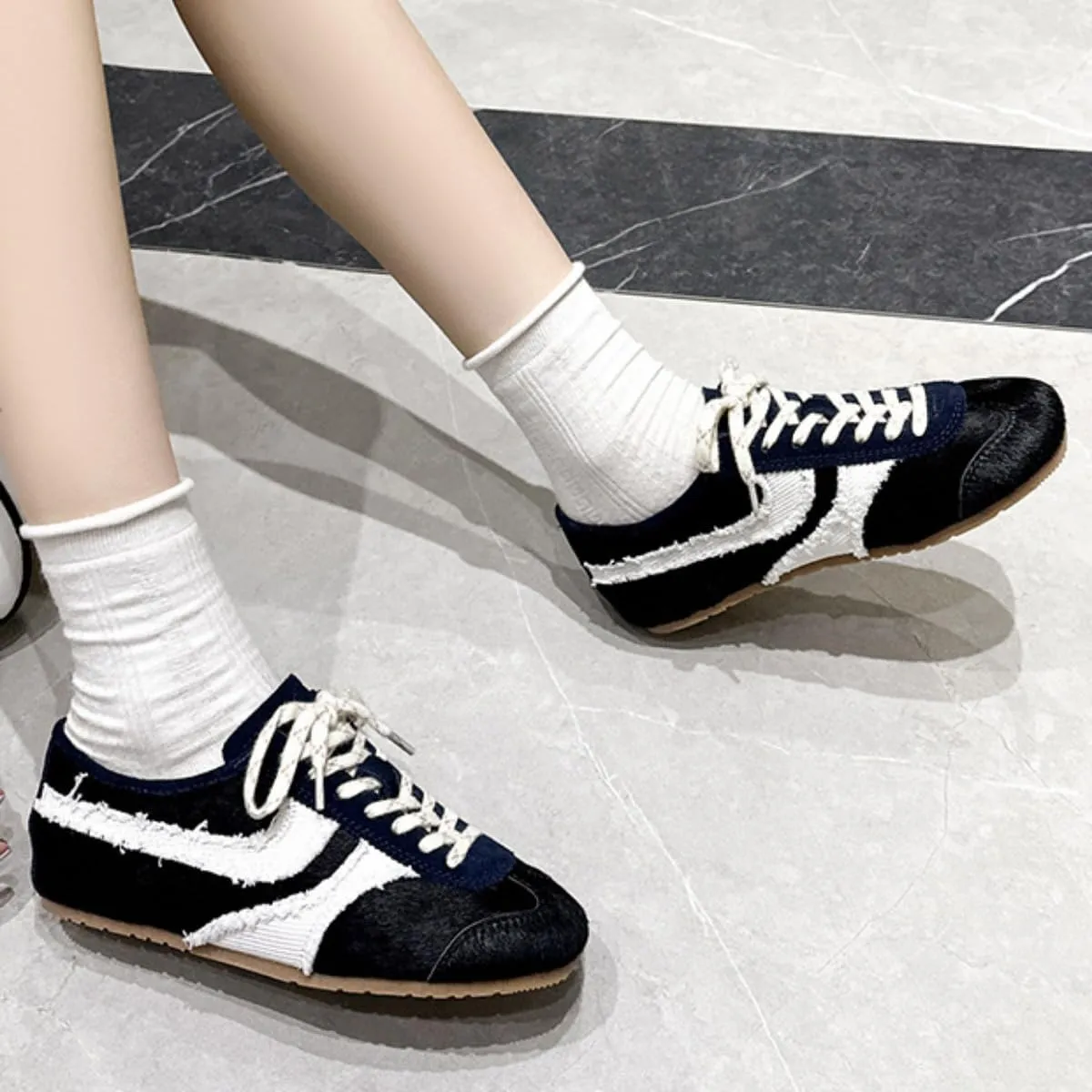 Women's Retro Cowhide Sneakers – Chunky Lace-Up Casual Shoes with Anti-Wear Sole, Vintage Round Toe Walking Trainers, Animal Print Pony Hair Mixed Material Design