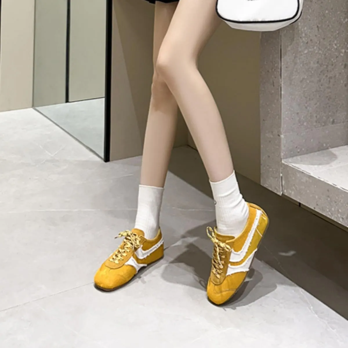 Women's Retro Cowhide Sneakers – Chunky Lace-Up Casual Shoes with Anti-Wear Sole, Vintage Round Toe Walking Trainers, Animal Print Pony Hair Mixed Material Design