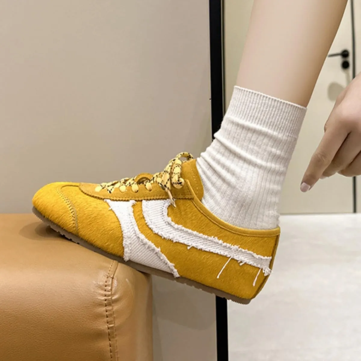 Women's Retro Cowhide Sneakers – Chunky Lace-Up Casual Shoes with Anti-Wear Sole, Vintage Round Toe Walking Trainers, Animal Print Pony Hair Mixed Material Design