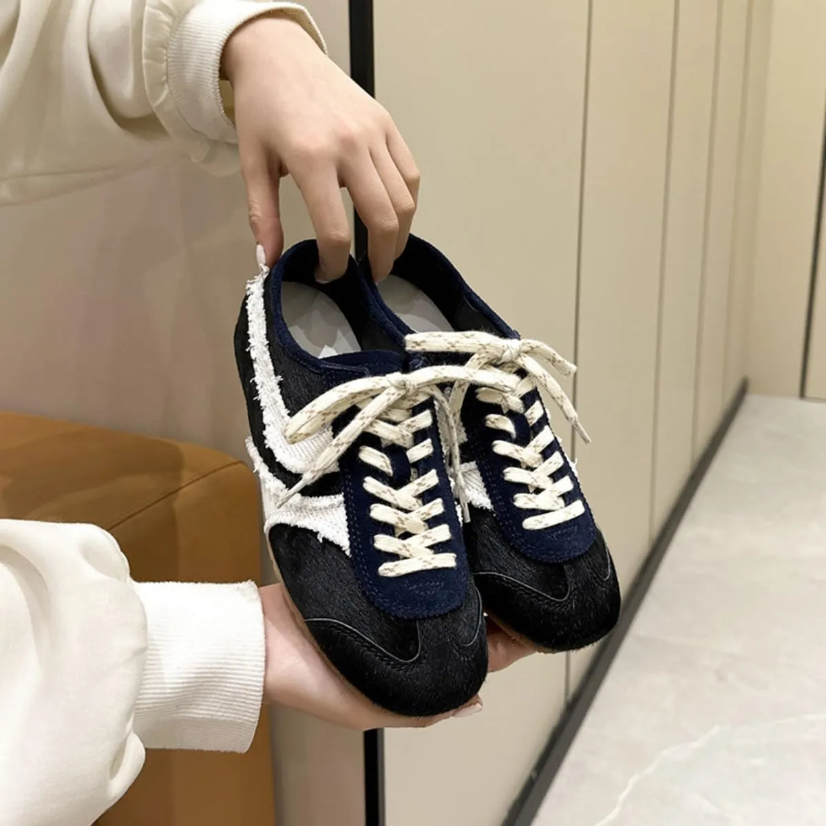 Women's Retro Cowhide Sneakers – Chunky Lace-Up Casual Shoes with Anti-Wear Sole, Vintage Round Toe Walking Trainers, Animal Print Pony Hair Mixed Material Design